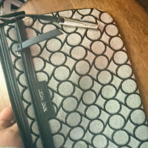 Nine West Crossbody Sling Bag Womens Beige Black Signature Logo Adjustable Strap - Picture 3 of 9